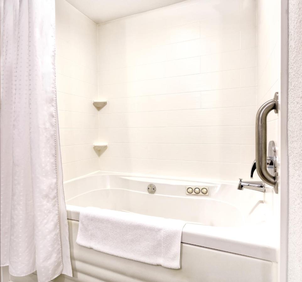 Holiday Inn Express Hotel & Suites Arcadia