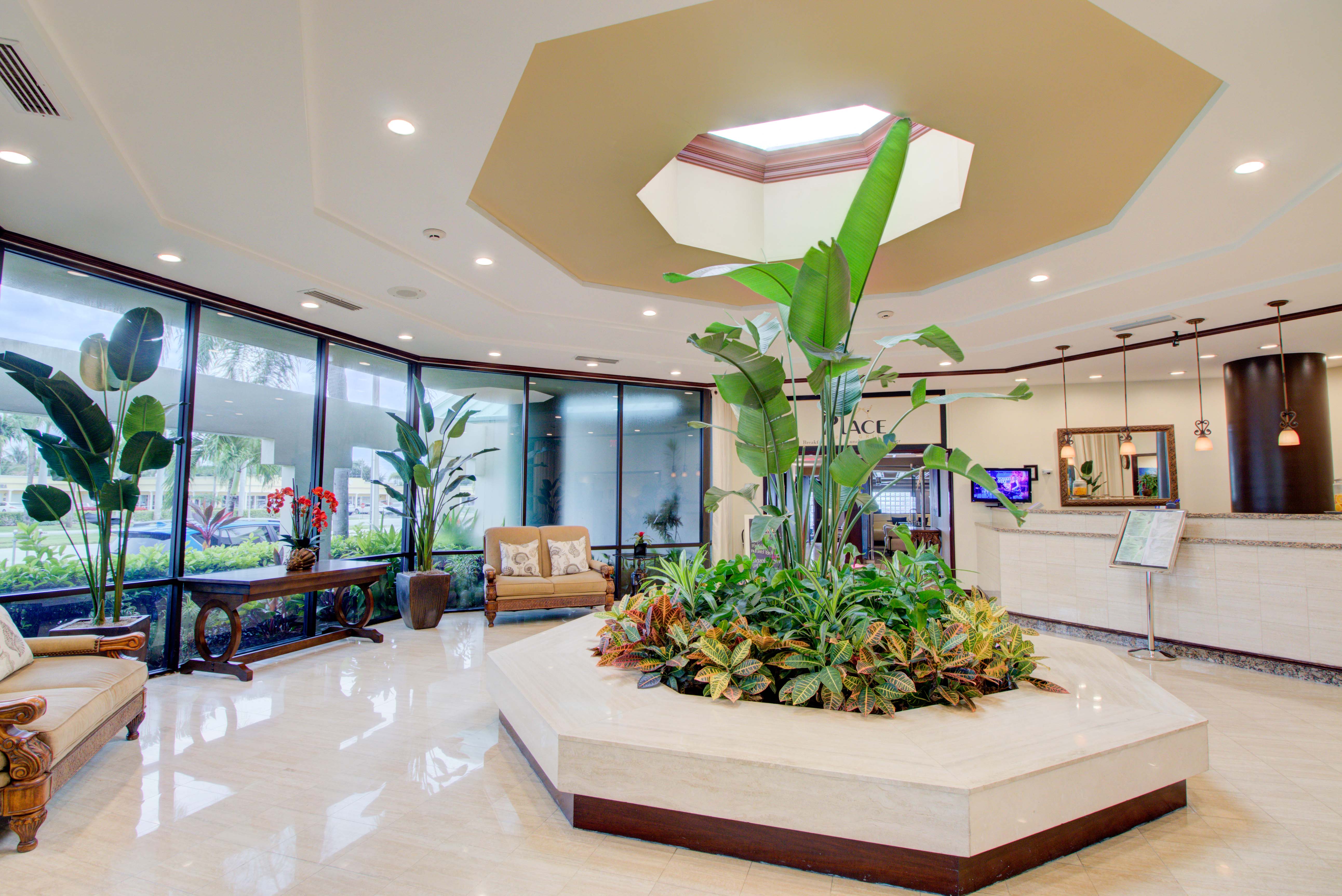 Boca Raton Plaza Hotel & Suites