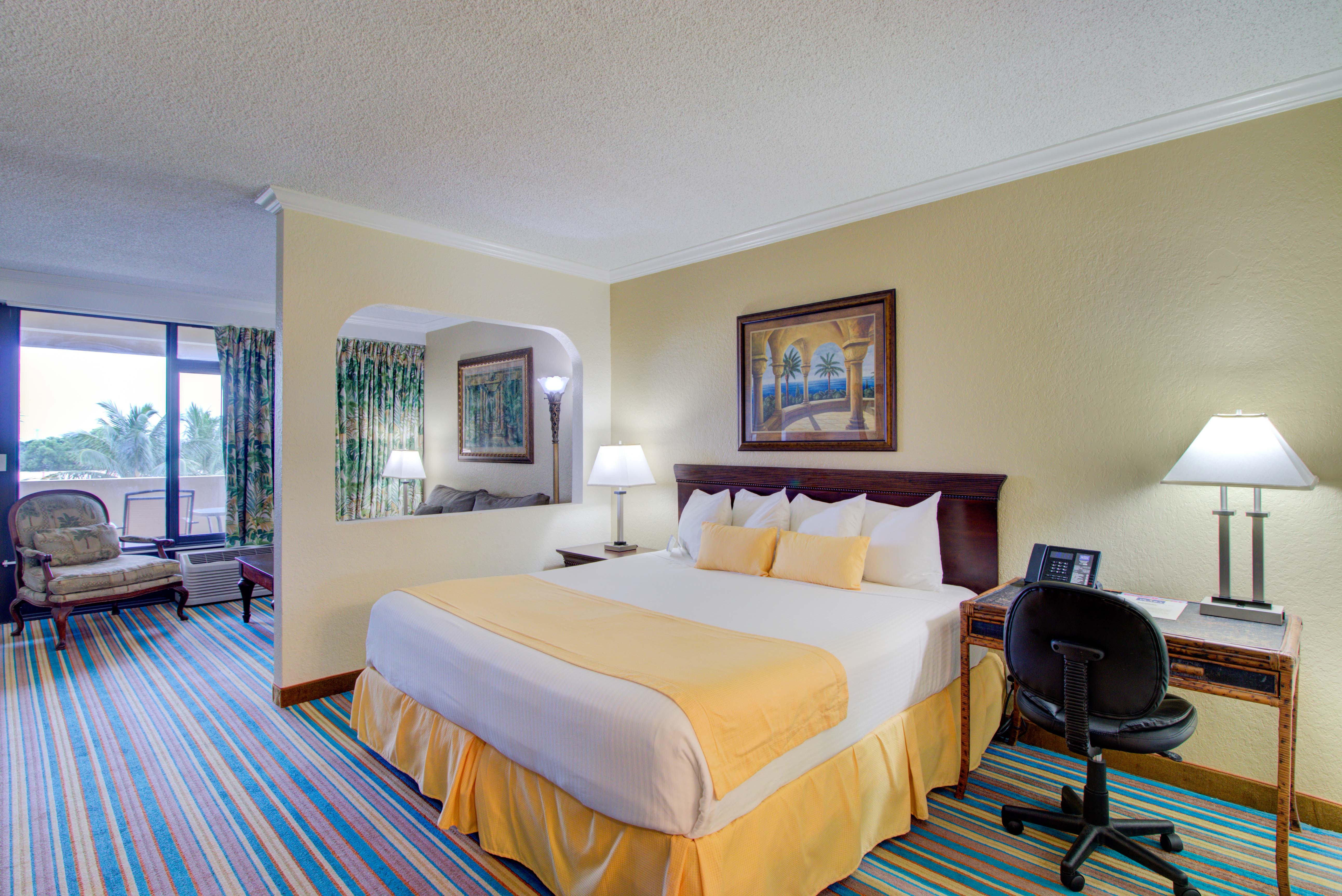 Boca Raton Plaza Hotel & Suites