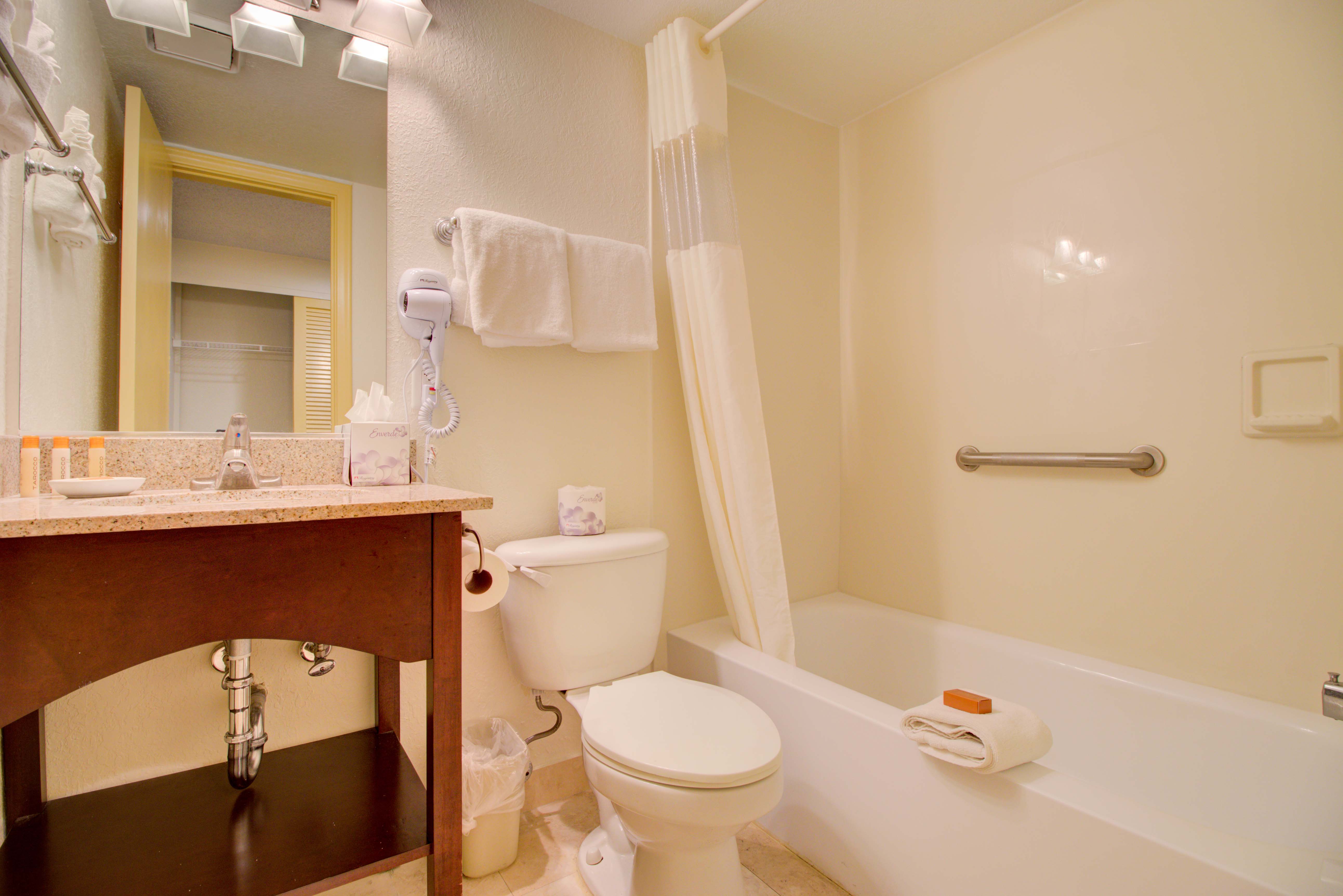 Boca Raton Plaza Hotel & Suites