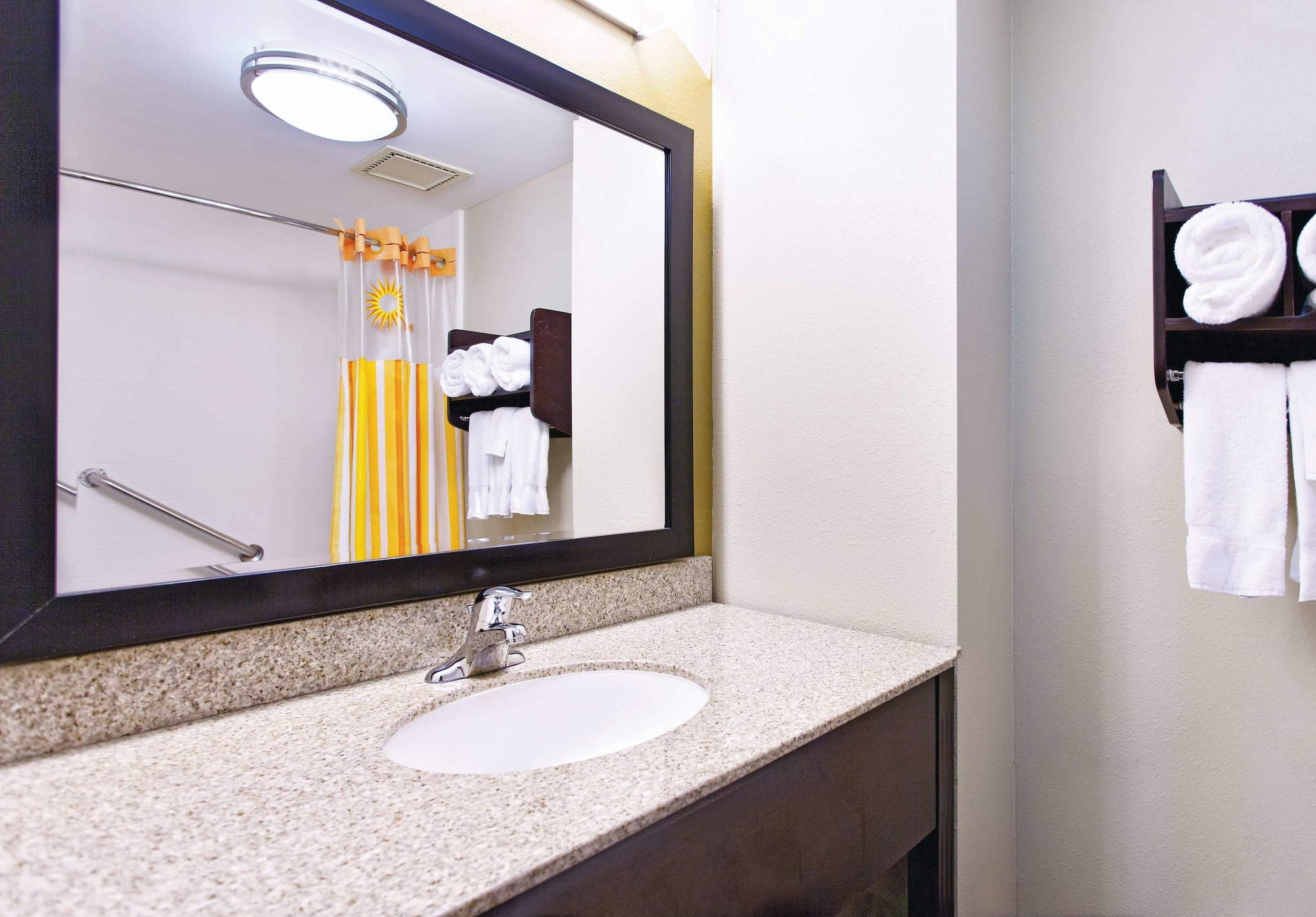 La Quinta Inn & Suites by Wyndham Bonita Springs Naples N.