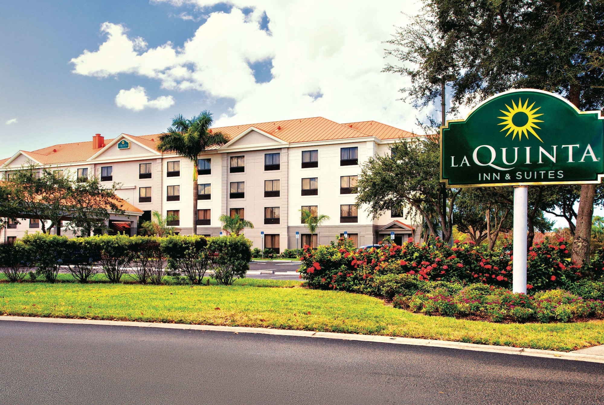 La Quinta Inn & Suites by Wyndham Bonita Springs Naples N.