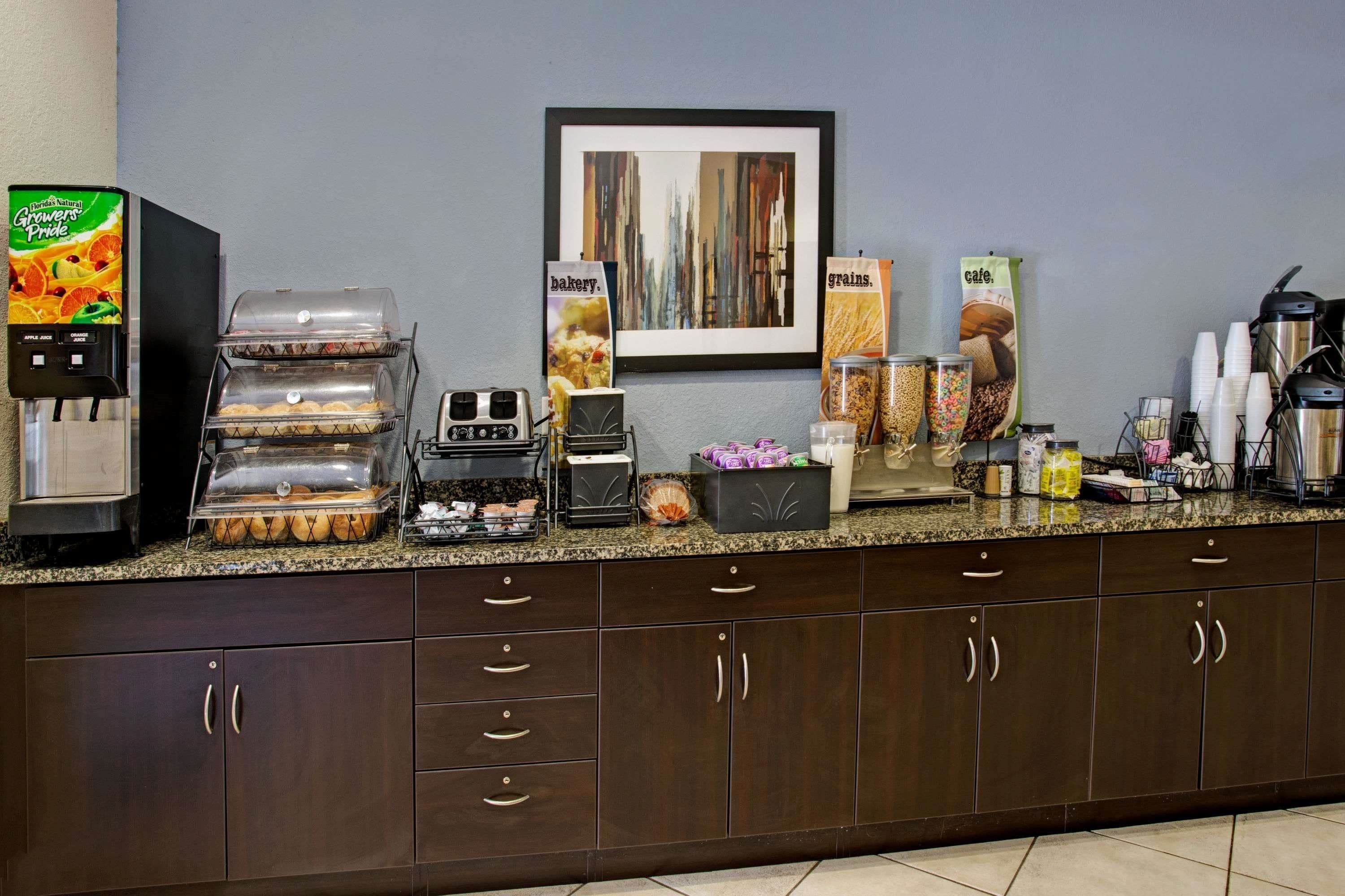 Microtel Inn & Suites by Wyndham Brooksville