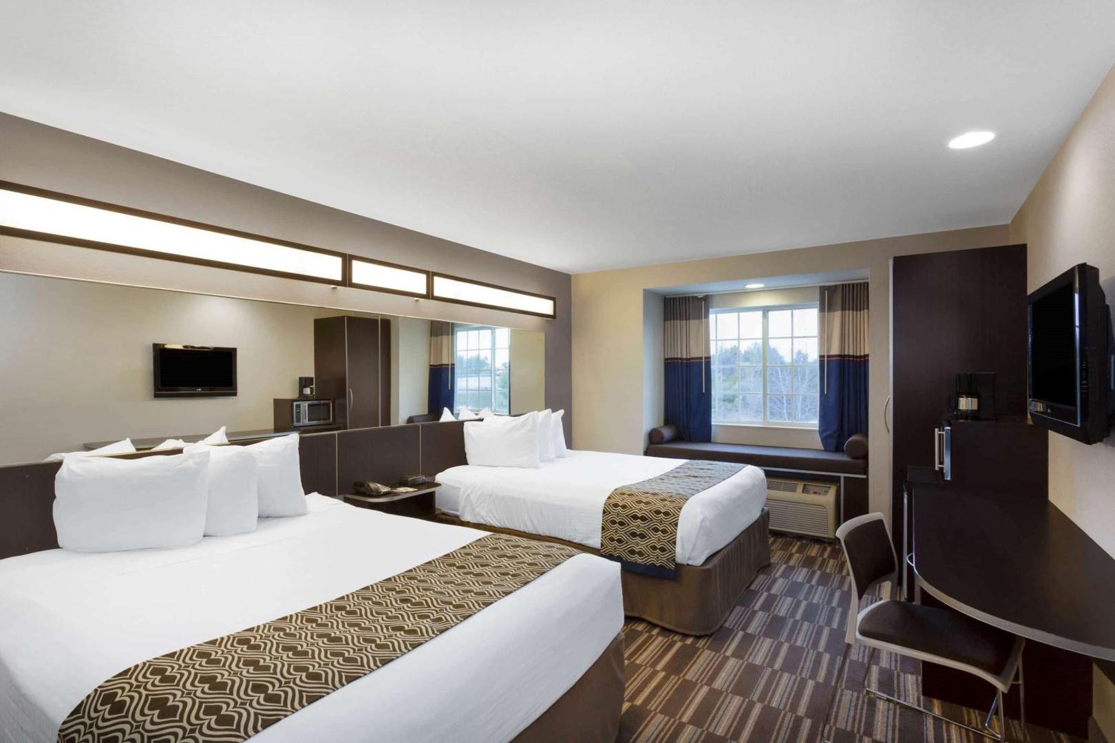 Microtel Inn & Suites by Wyndham Brooksville