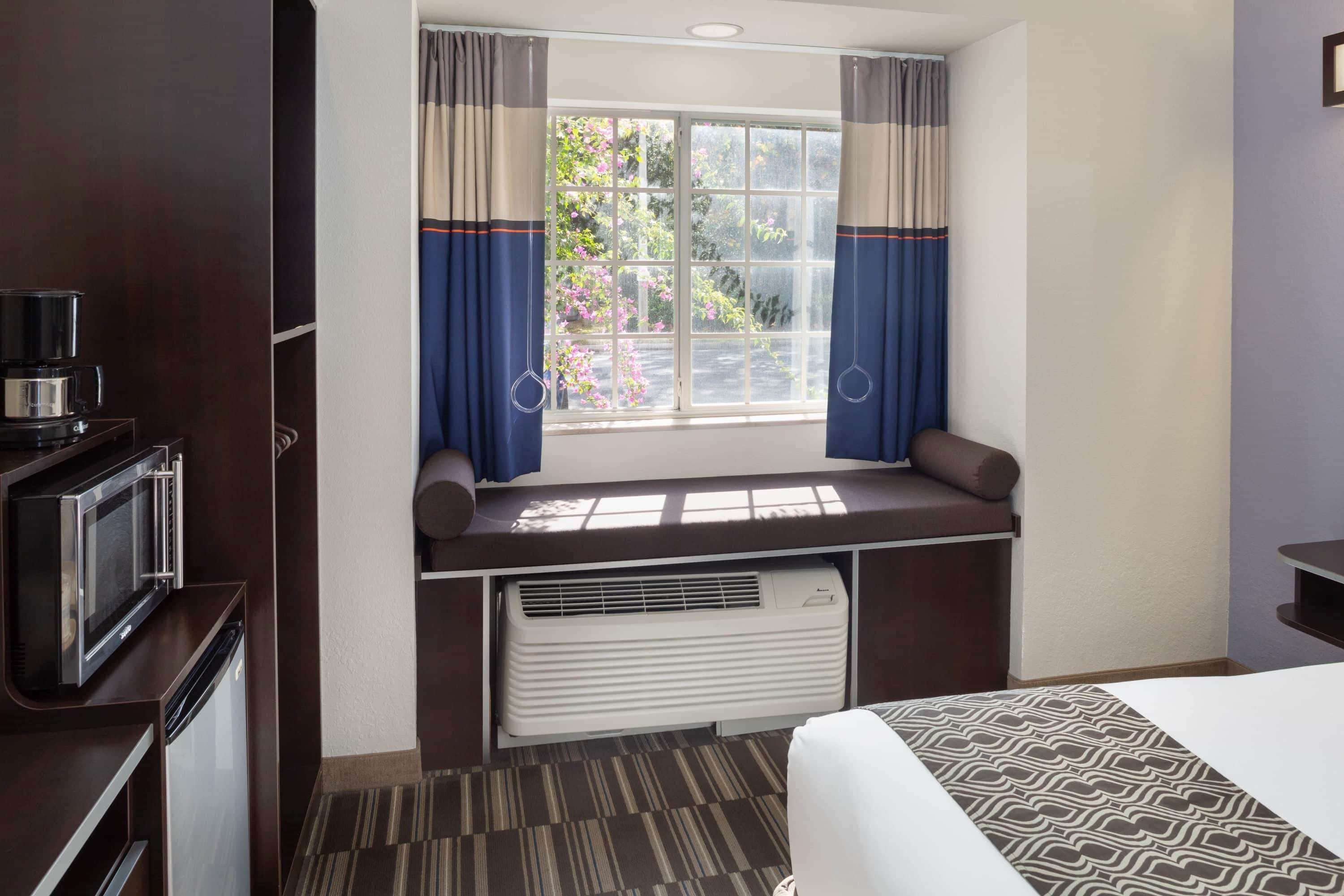 Microtel Inn & Suites by Wyndham Brooksville