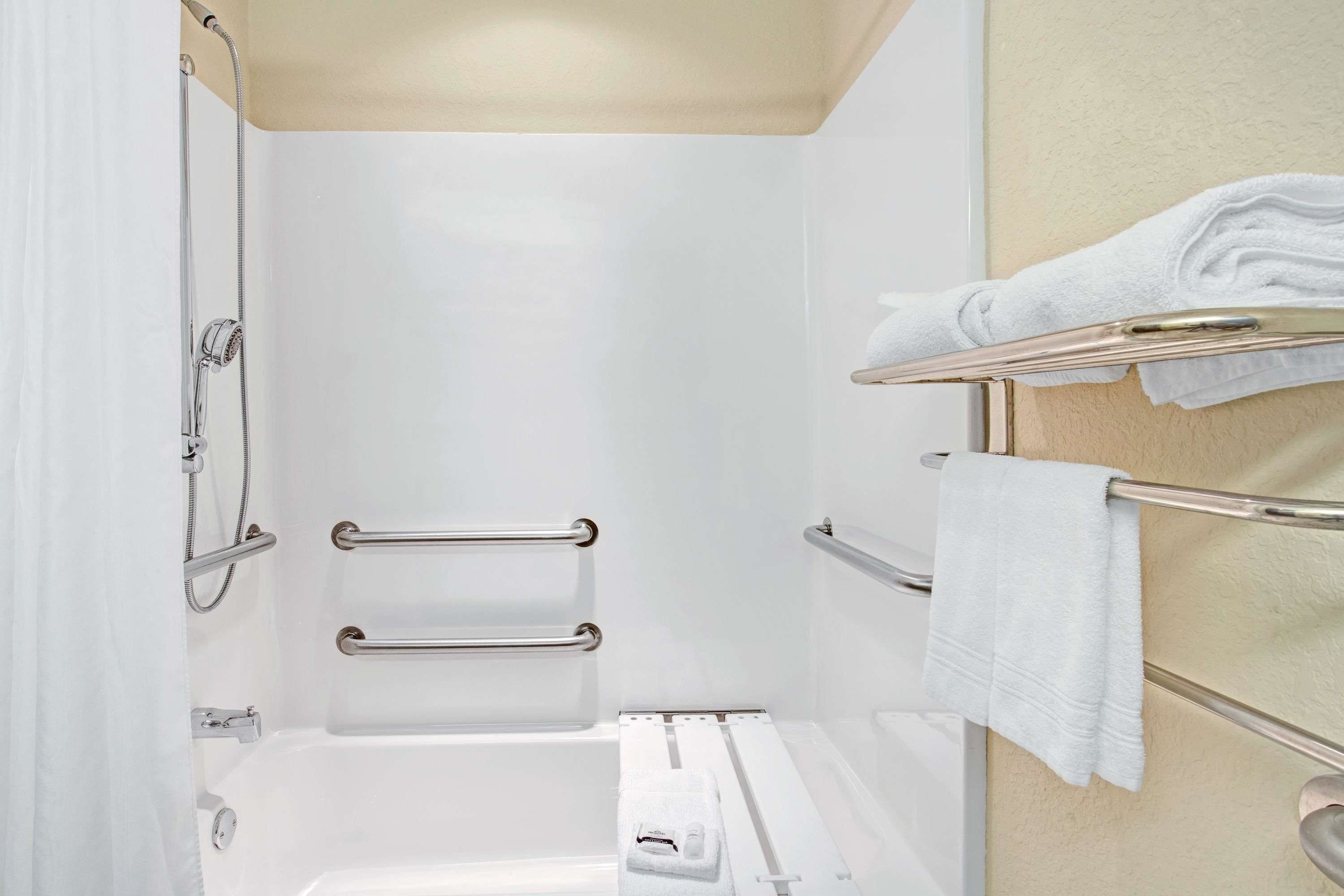 Microtel Inn & Suites by Wyndham Brooksville