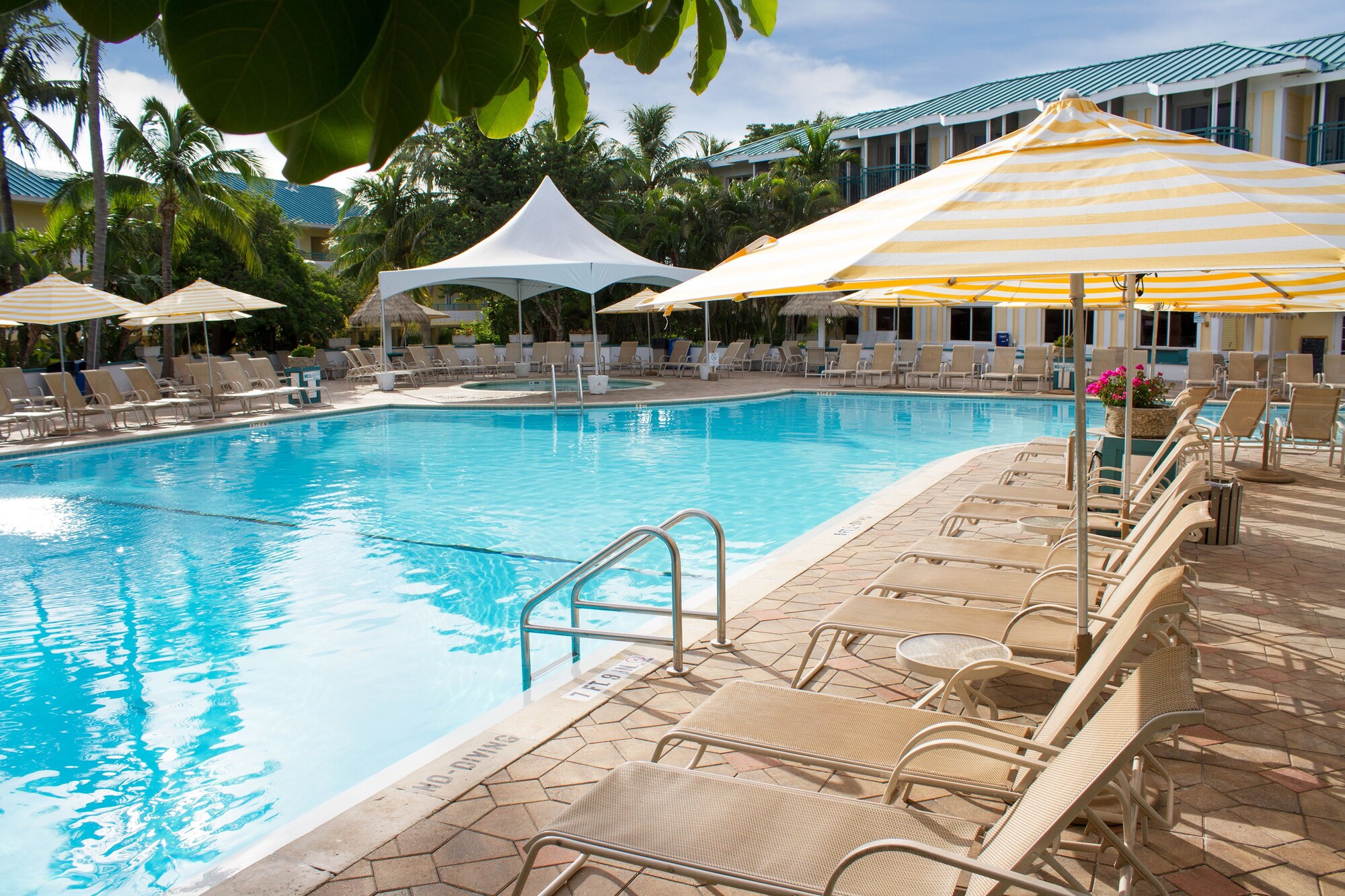 Tween Waters Inn