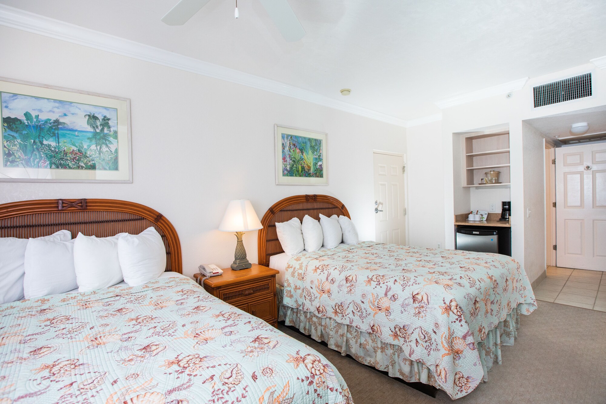 Tween Waters Inn