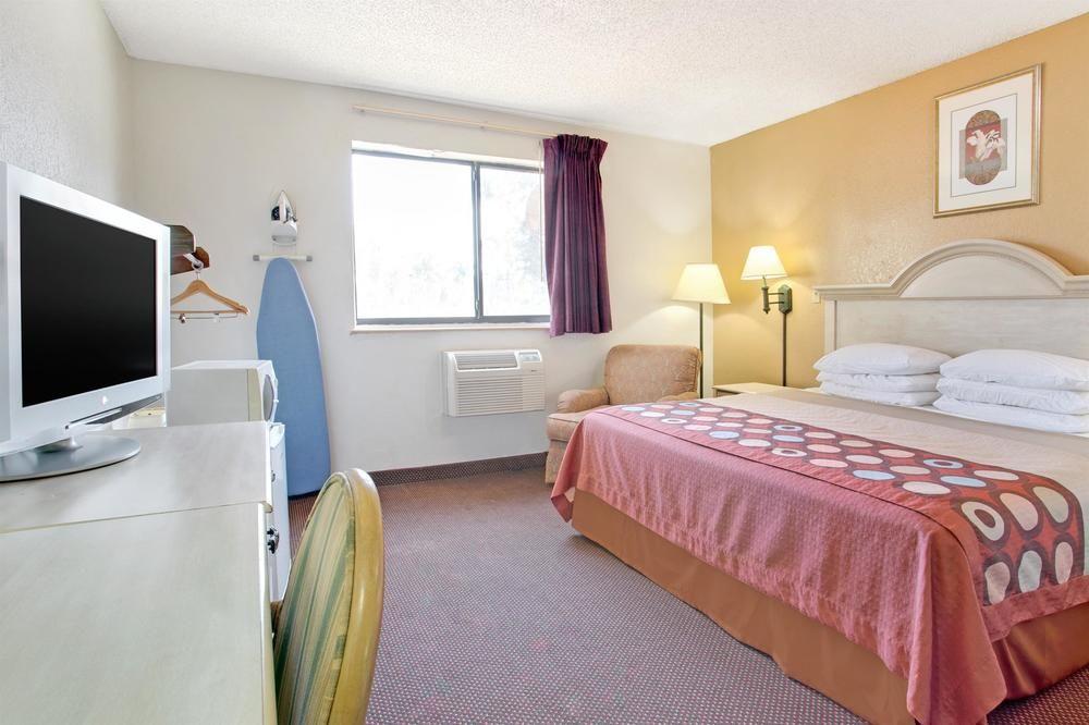Super 8 by Wyndham Clearwater/St. Petersburg Airport