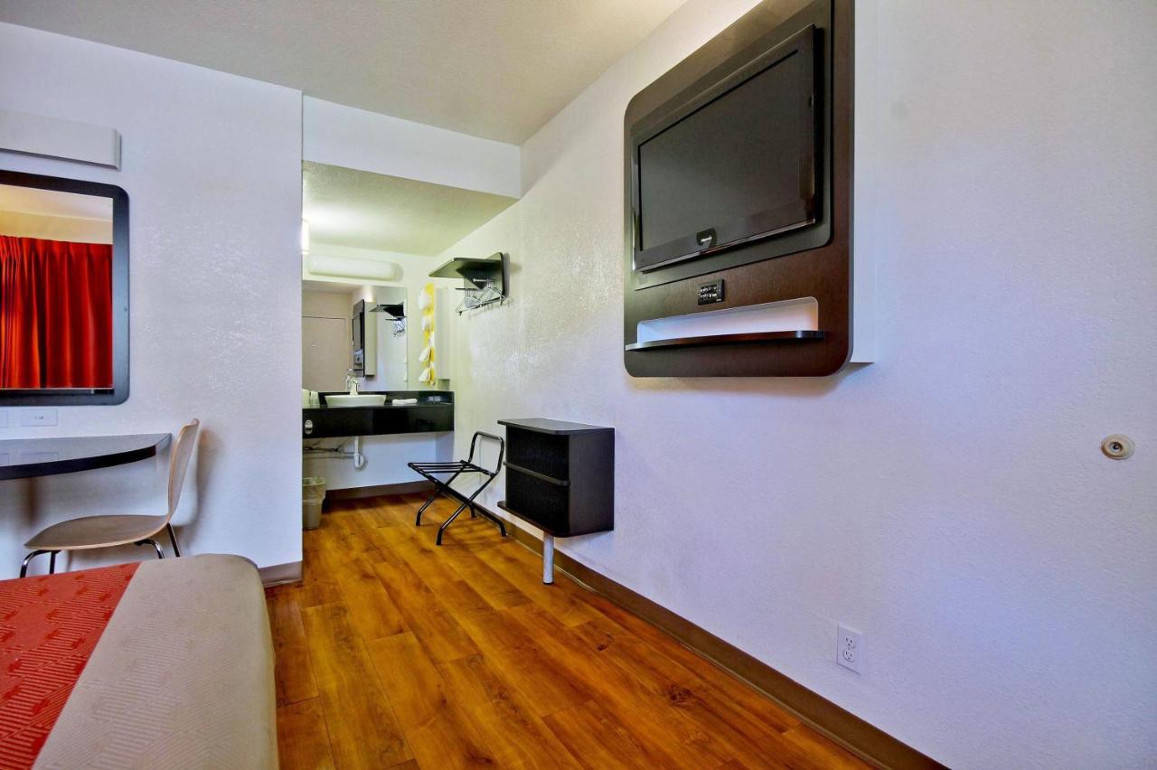 Motel 6 Dania Beach
