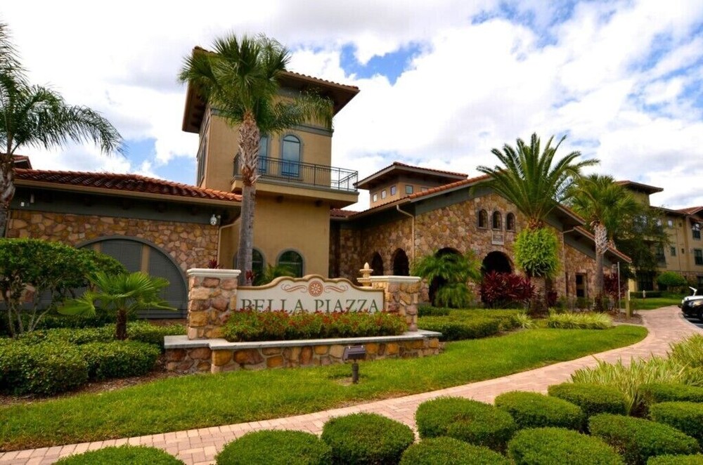 Bella Piazza