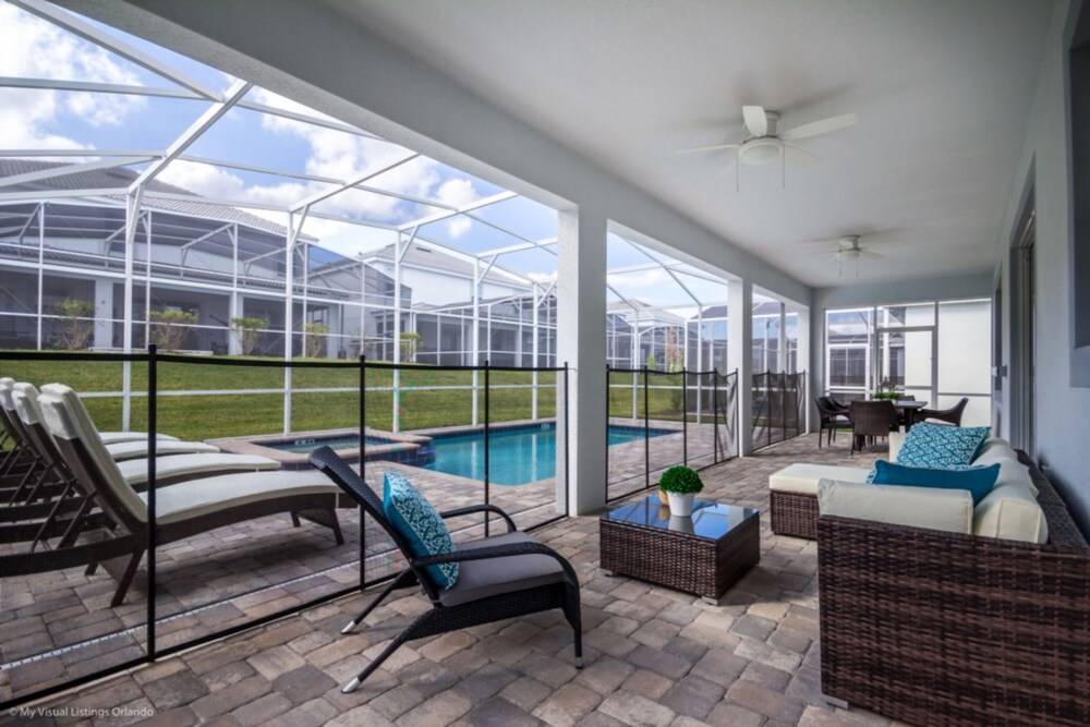 Champions Gate by iHome Resort