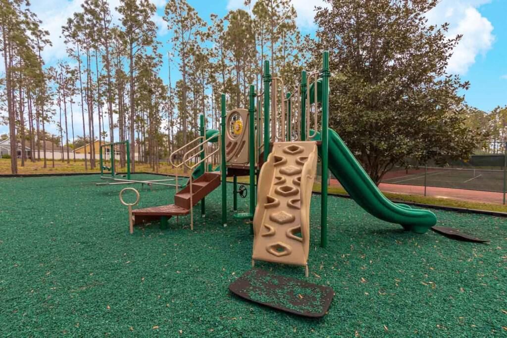 Chris's Highlands Reserve 4 Bedroom Home by Redawning