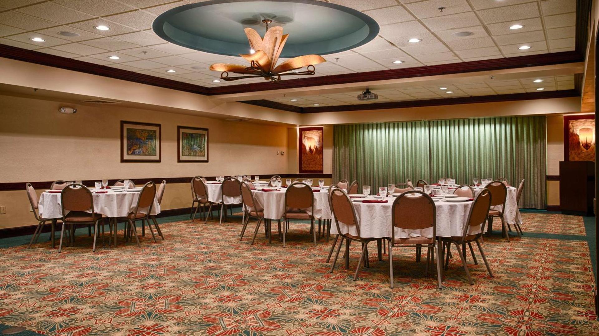 Best Western Aku Tiki Inn
