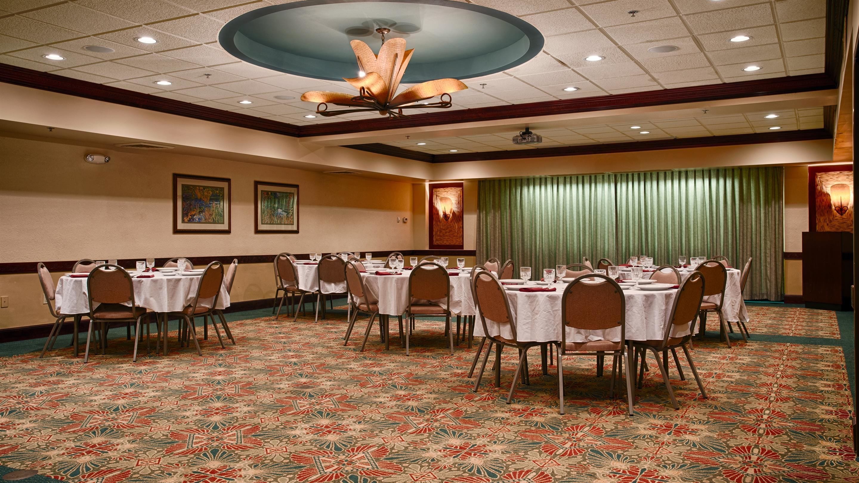 Best Western Aku Tiki Inn