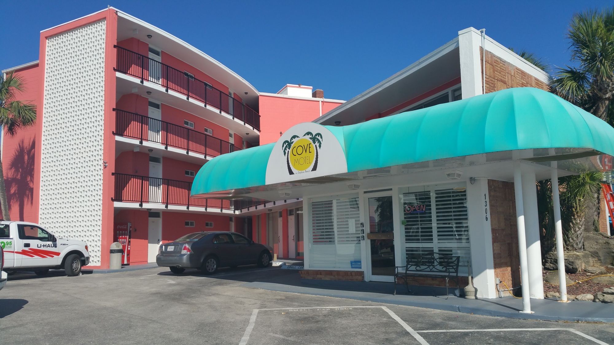 Cove Motel