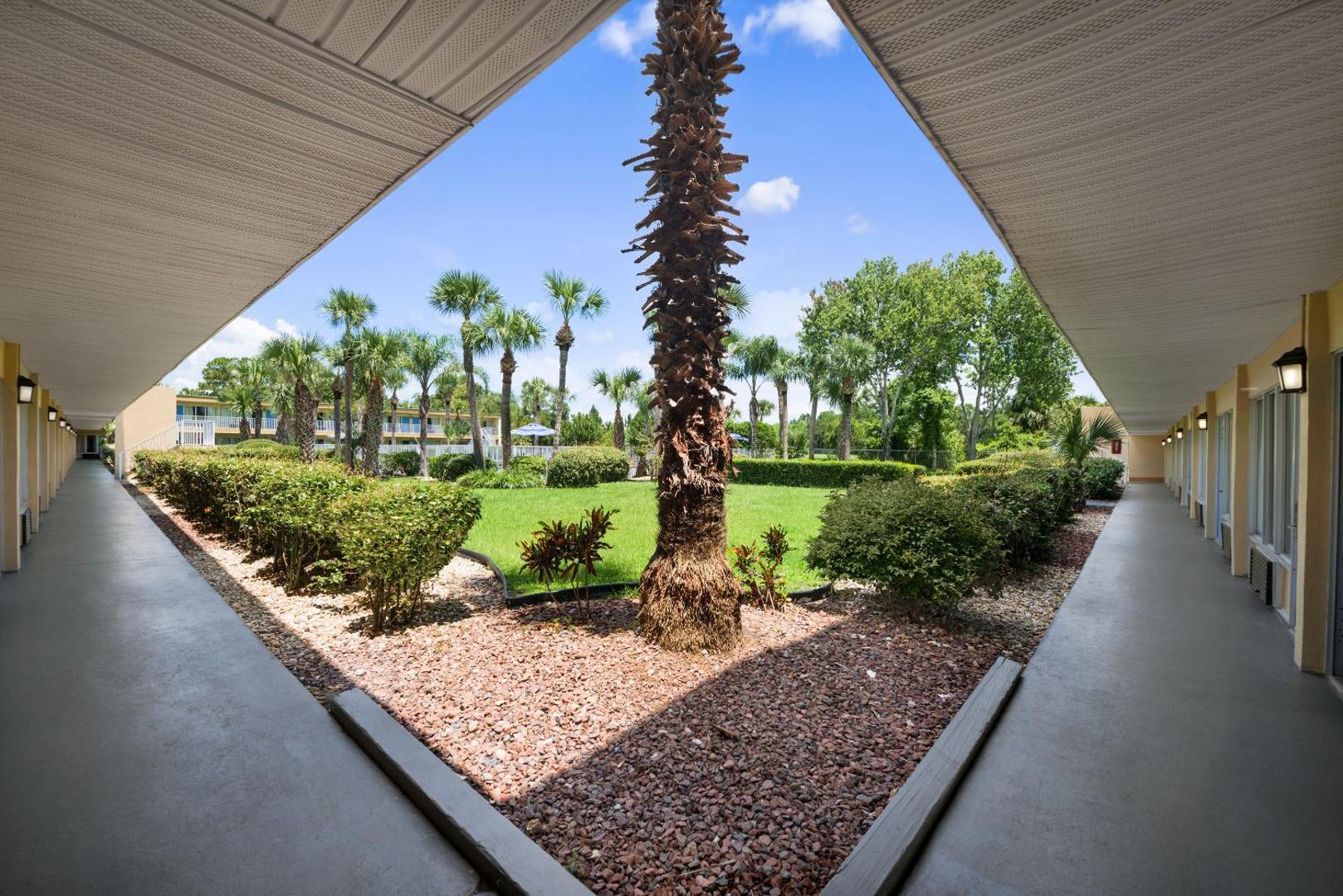 Days Inn by Wyndham Daytona Beach Speedway