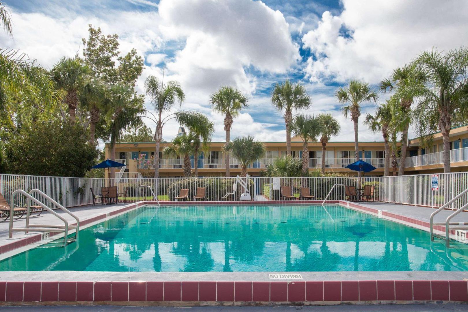 Days Inn by Wyndham Daytona Beach Speedway