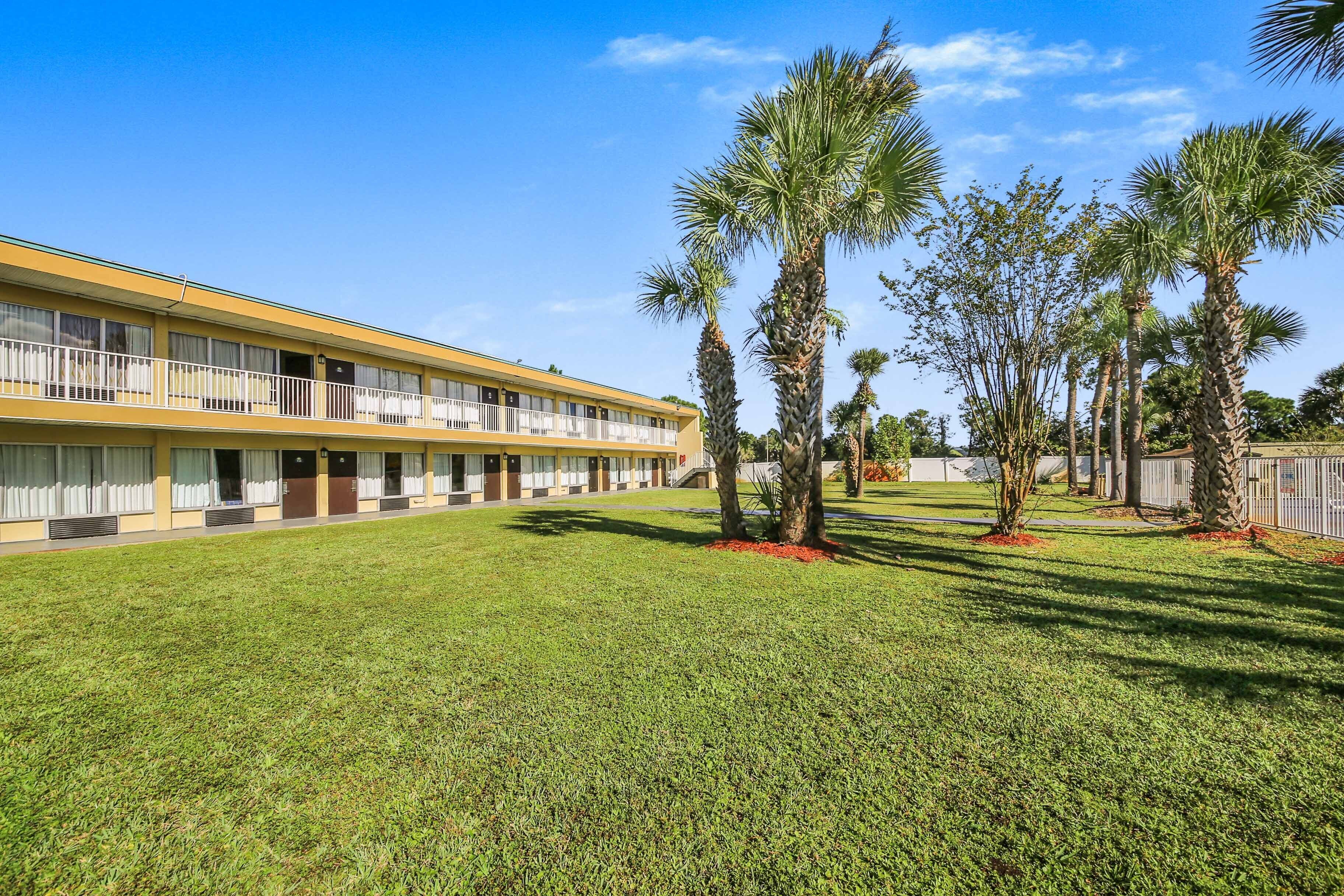 Days Inn by Wyndham Daytona Beach Speedway