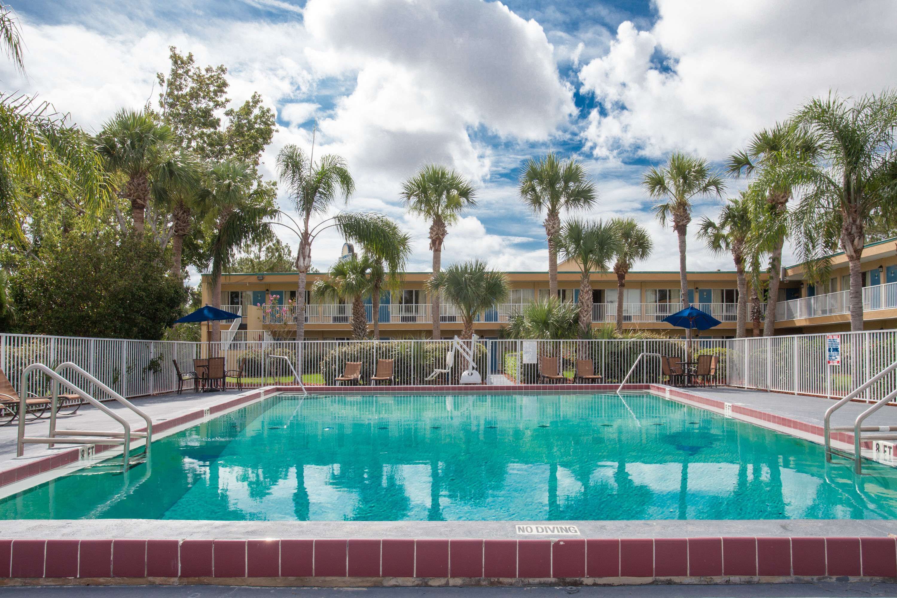 Days Inn by Wyndham Daytona Beach Speedway