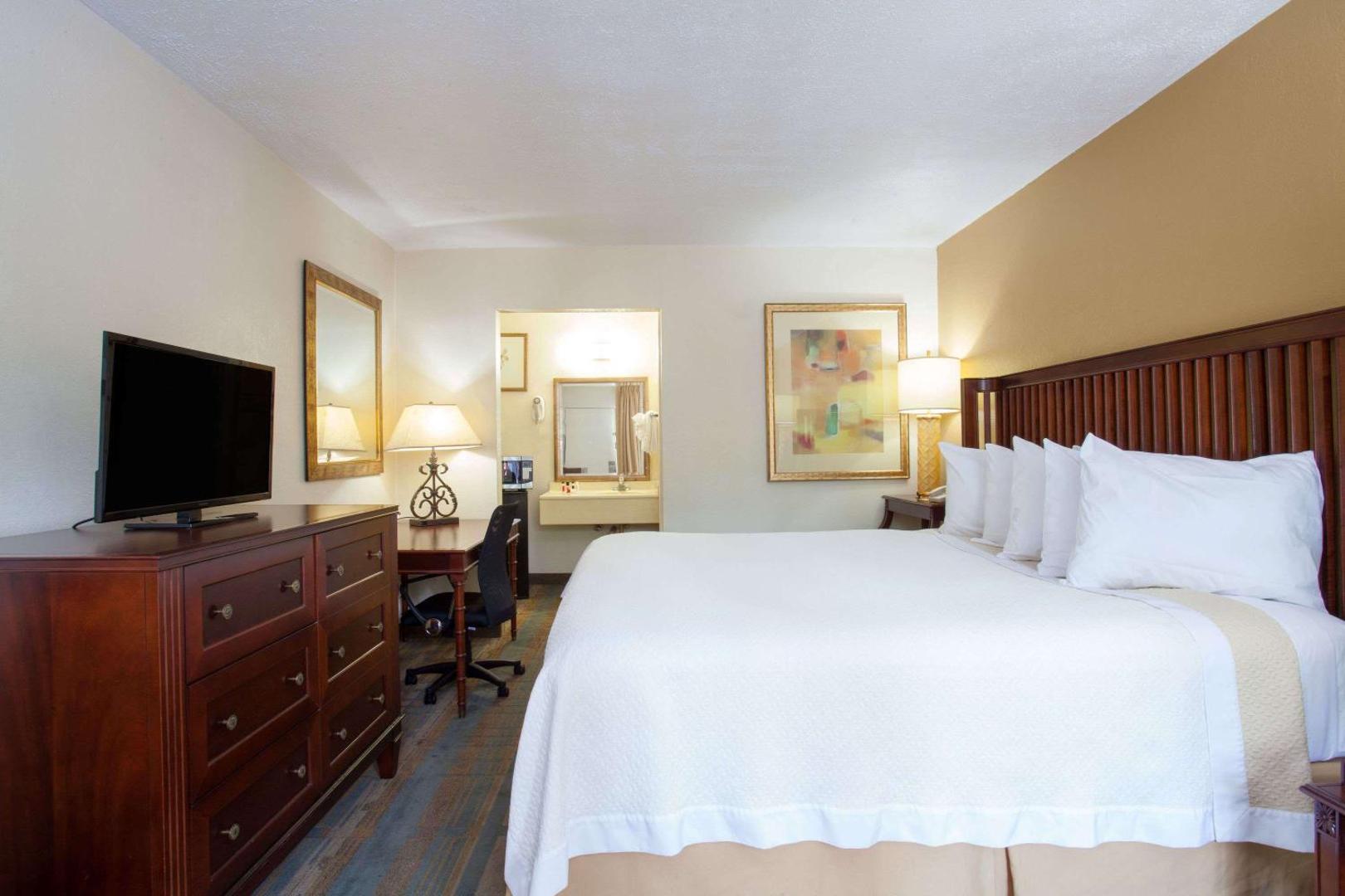 Days Inn by Wyndham Daytona Beach Speedway