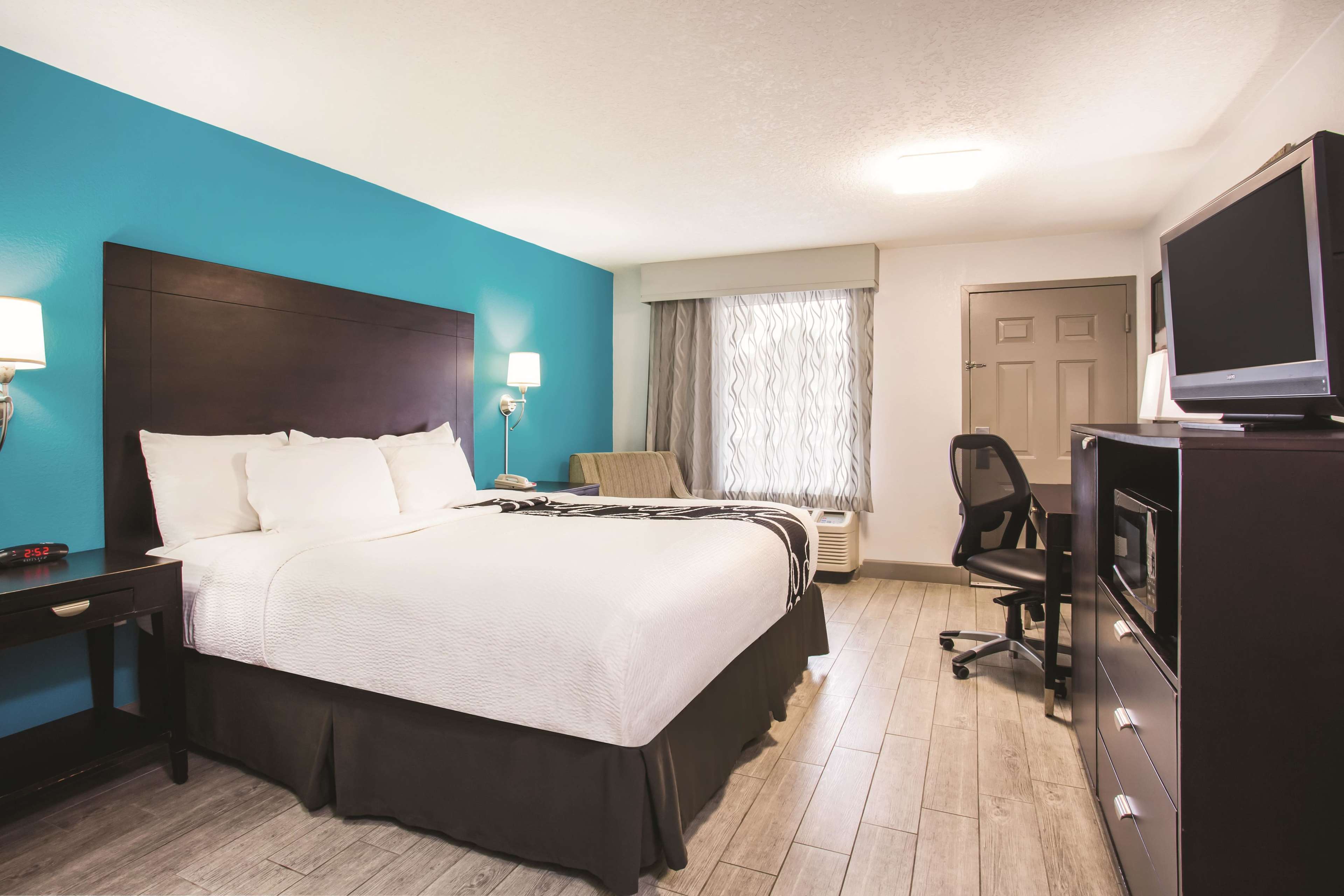 La Quinta Inn & Suites by Wyndham Oceanfront Daytona Beach
