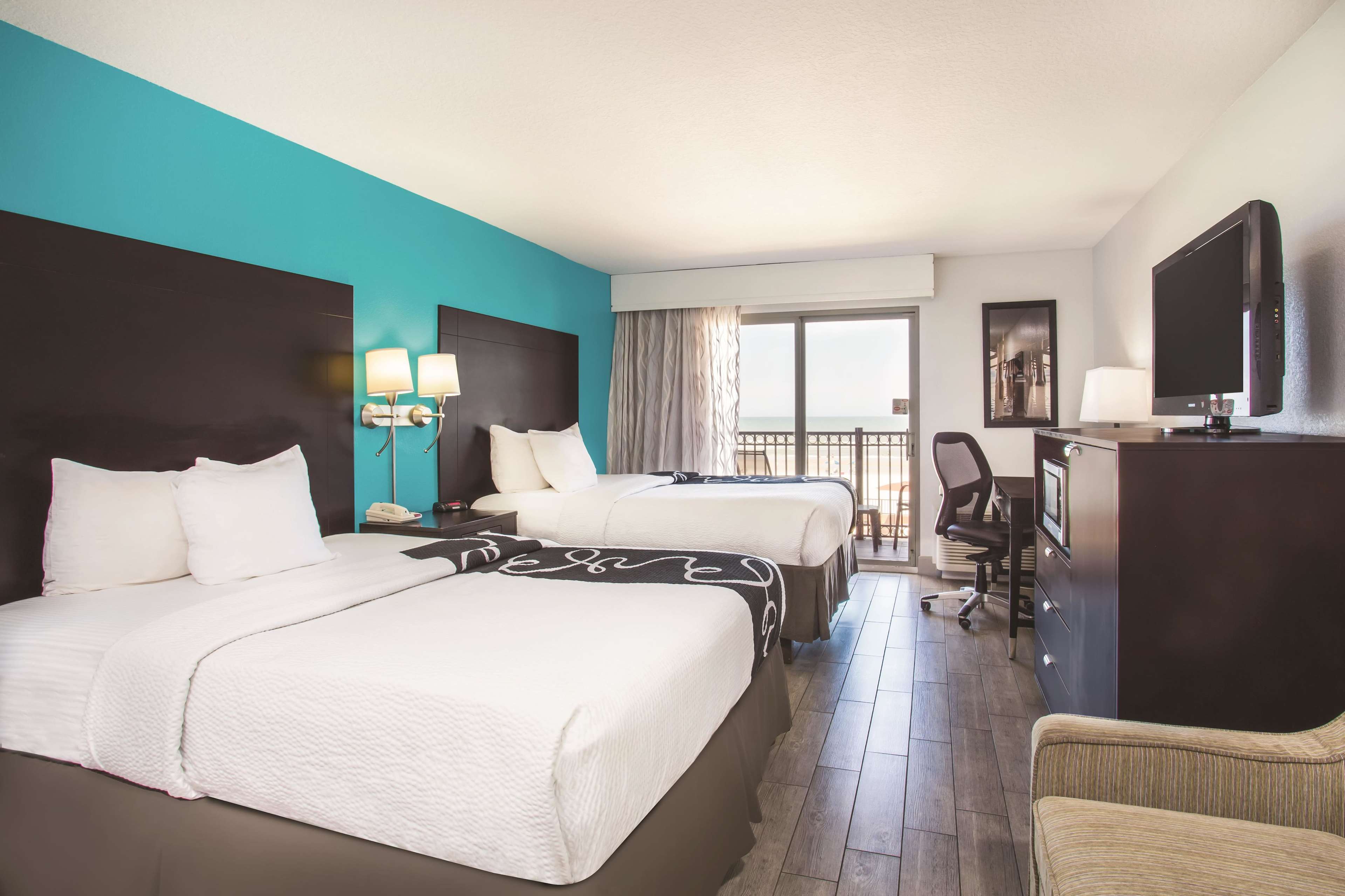 La Quinta Inn & Suites by Wyndham Oceanfront Daytona Beach
