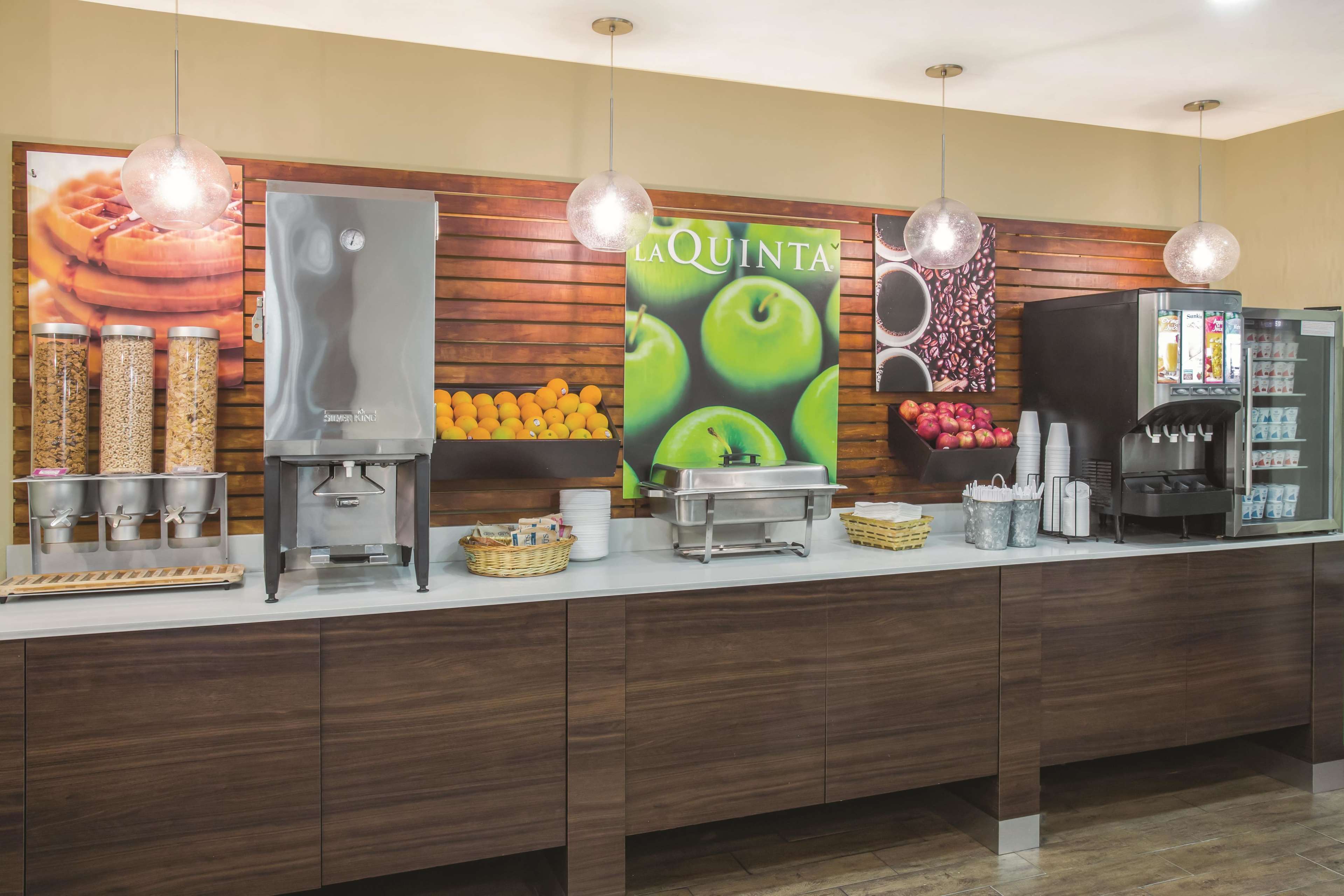 La Quinta Inn & Suites by Wyndham Oceanfront Daytona Beach