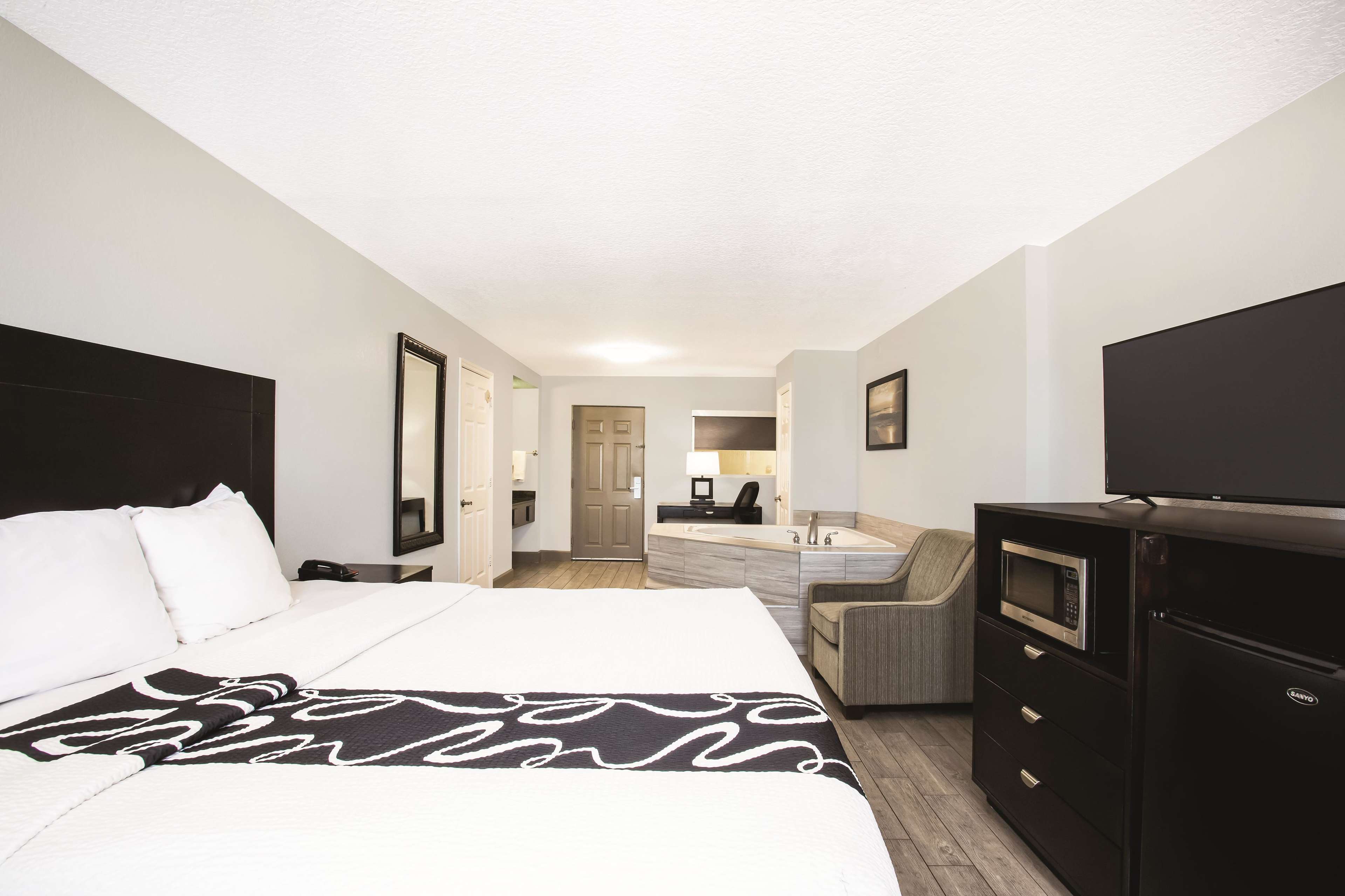 La Quinta Inn & Suites by Wyndham Oceanfront Daytona Beach