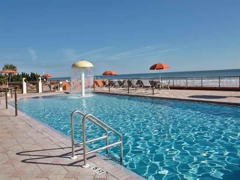 La Quinta Inn & Suites by Wyndham Oceanfront Daytona Beach