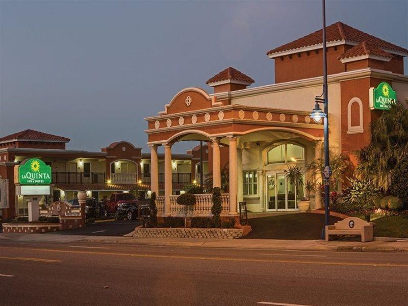 La Quinta Inn & Suites by Wyndham Oceanfront Daytona Beach