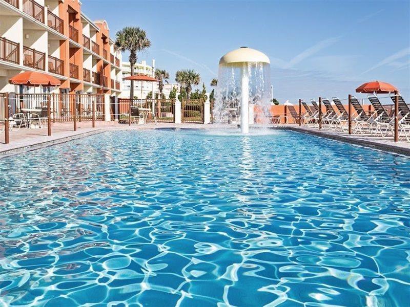 La Quinta Inn & Suites by Wyndham Oceanfront Daytona Beach