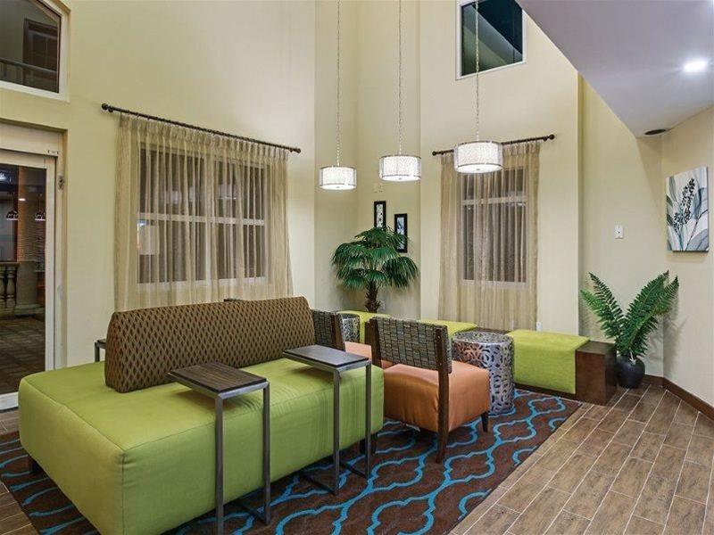 La Quinta Inn & Suites by Wyndham Oceanfront Daytona Beach