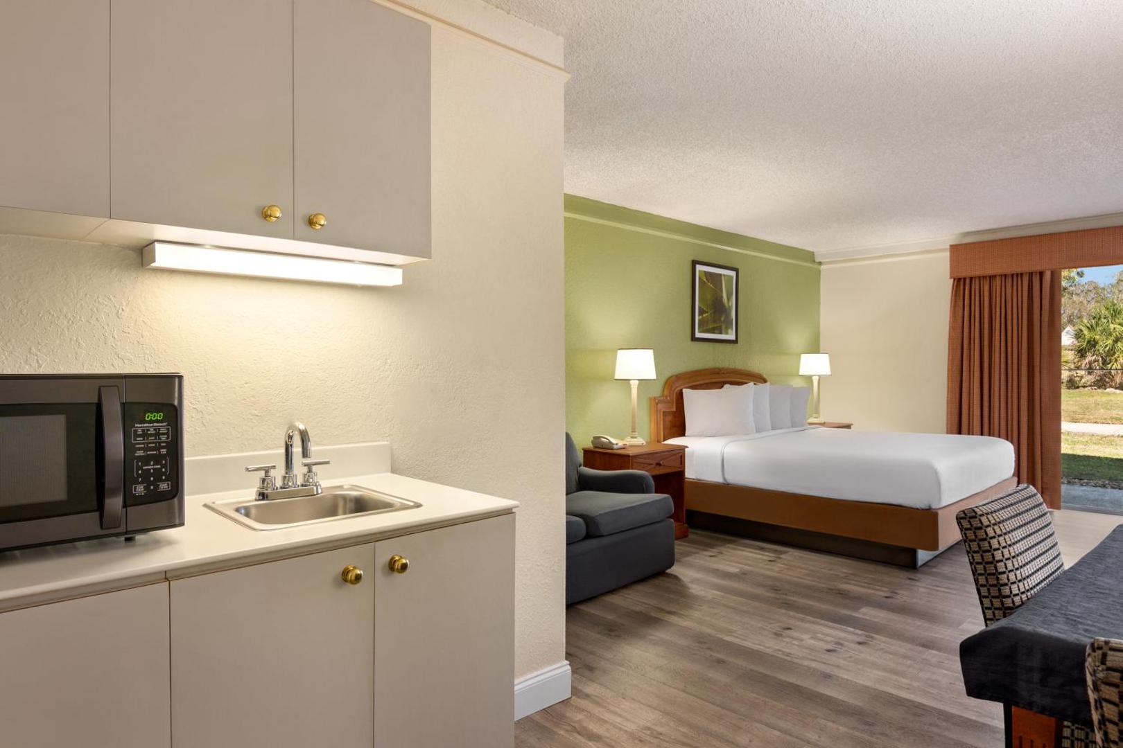 Baymont by Wyndham Daytona Beach/Intl Speedway