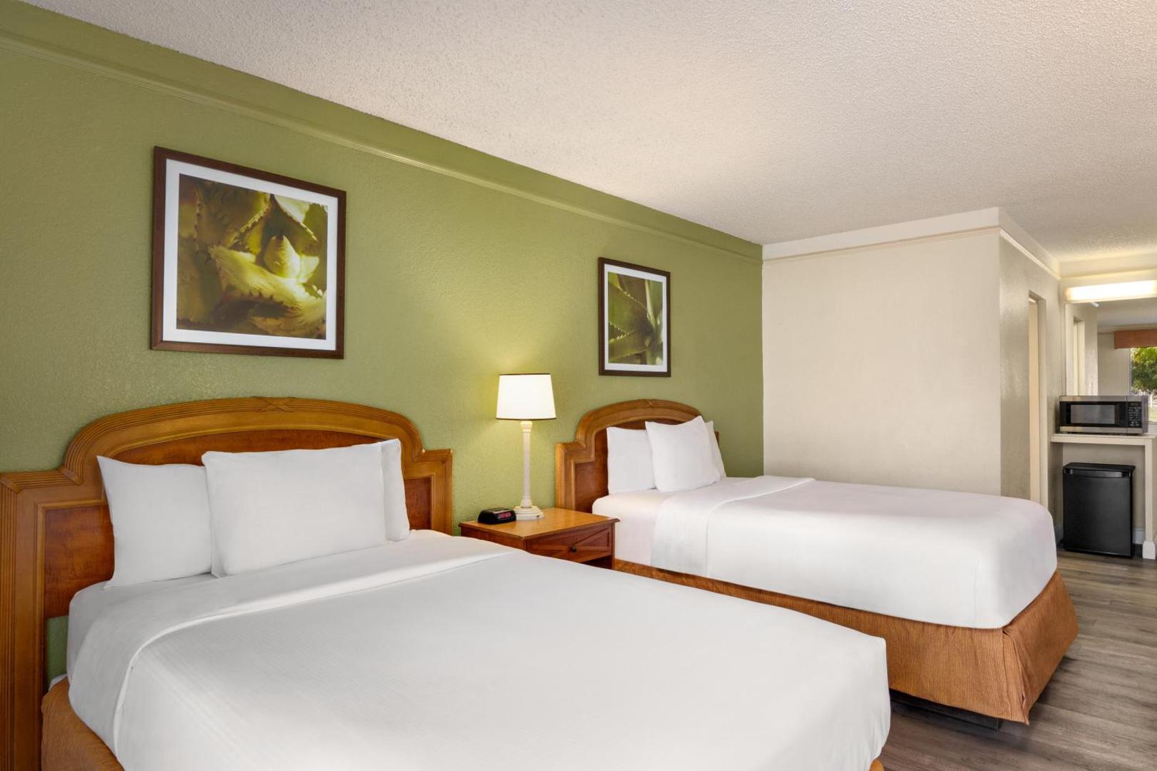 Baymont by Wyndham Daytona Beach/Intl Speedway
