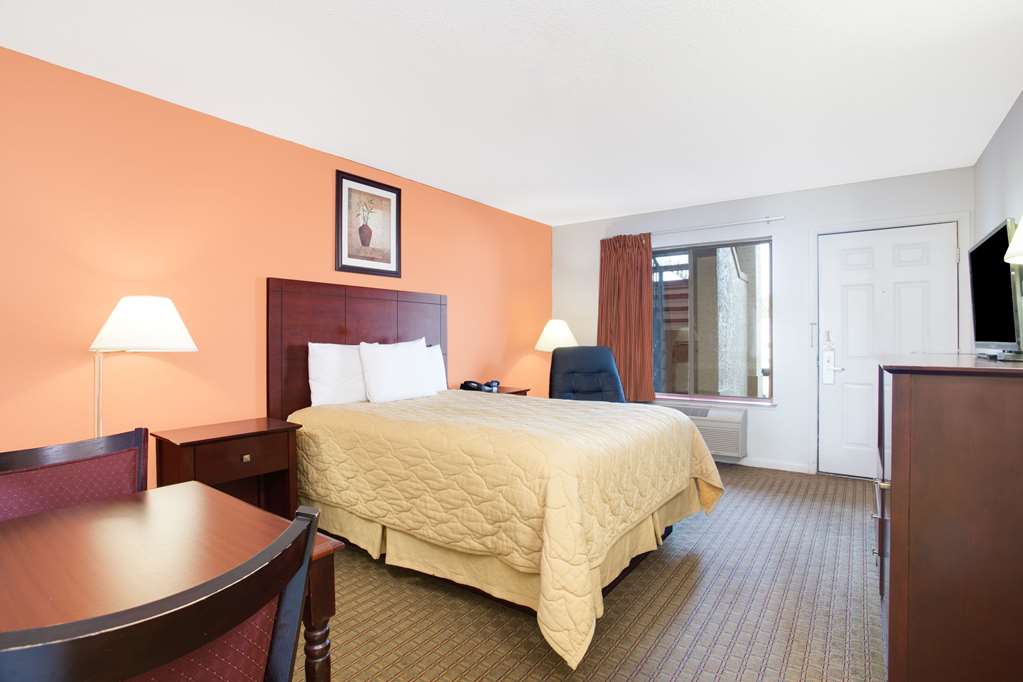 Super 8 by Wyndham Defuniak Springs