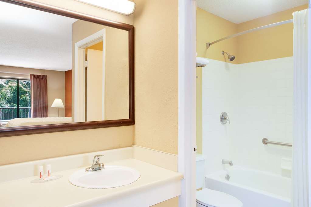 Super 8 by Wyndham Defuniak Springs