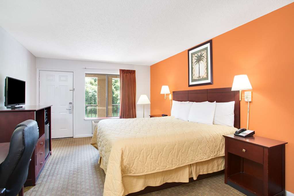 Super 8 by Wyndham Defuniak Springs