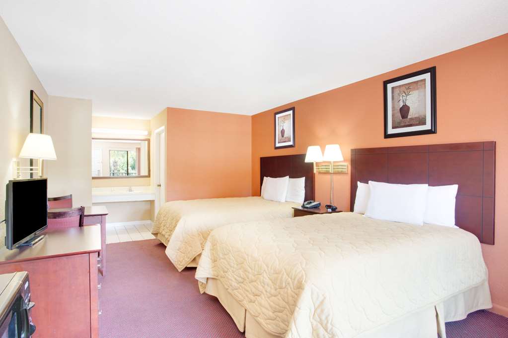 Super 8 by Wyndham Defuniak Springs