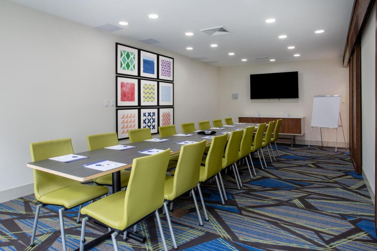 Holiday Inn Express & Suites Deland South