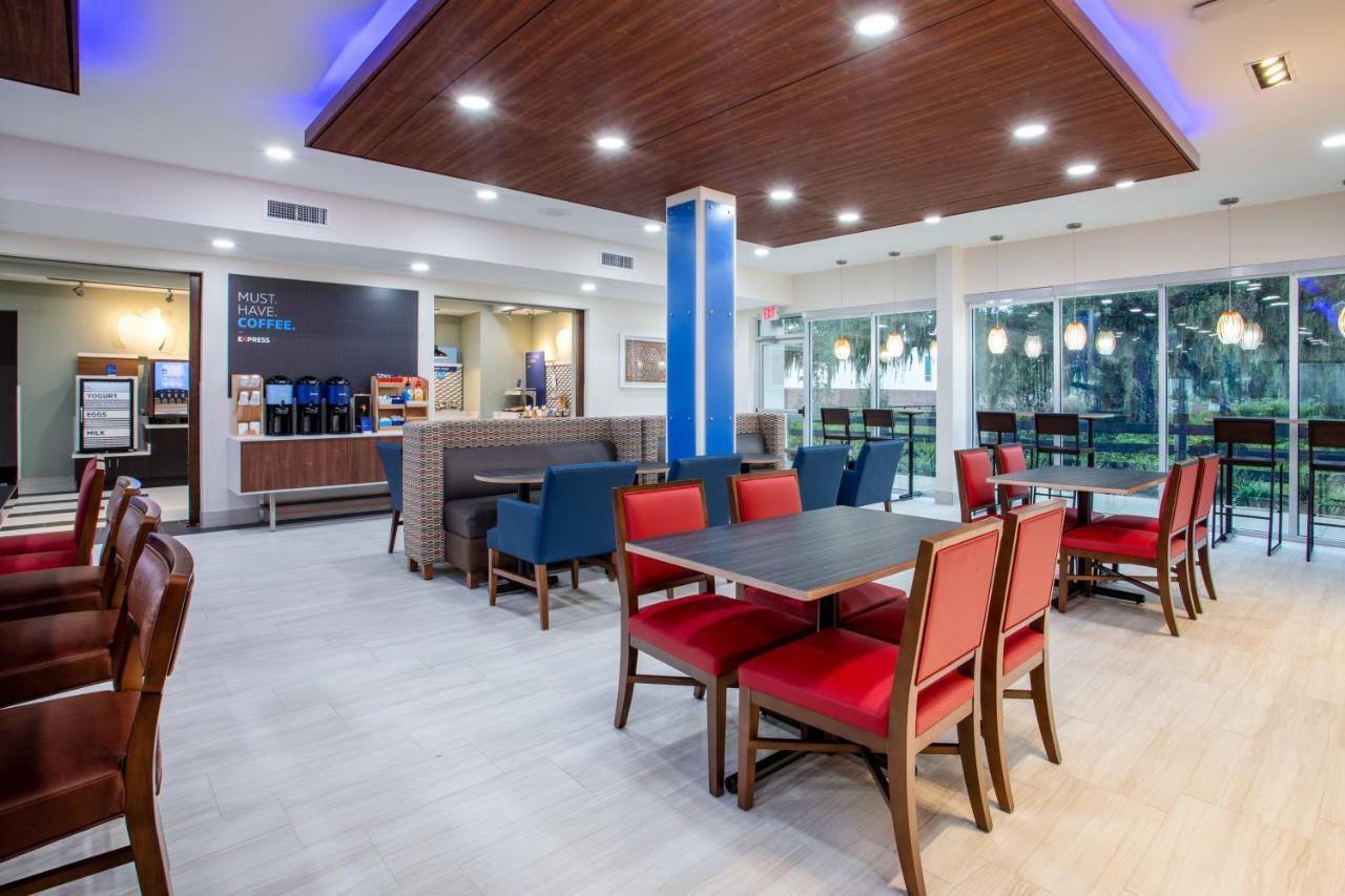 Holiday Inn Express & Suites Deland South