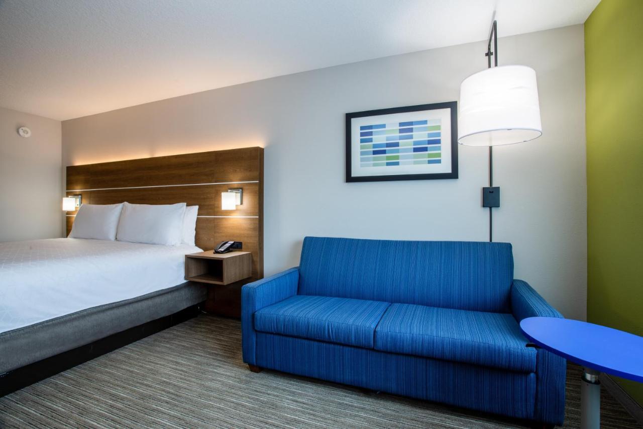 Holiday Inn Express & Suites Deland South