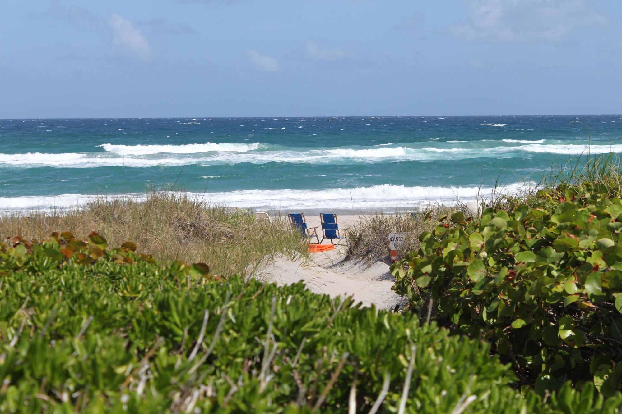 Breakers On The Ocean