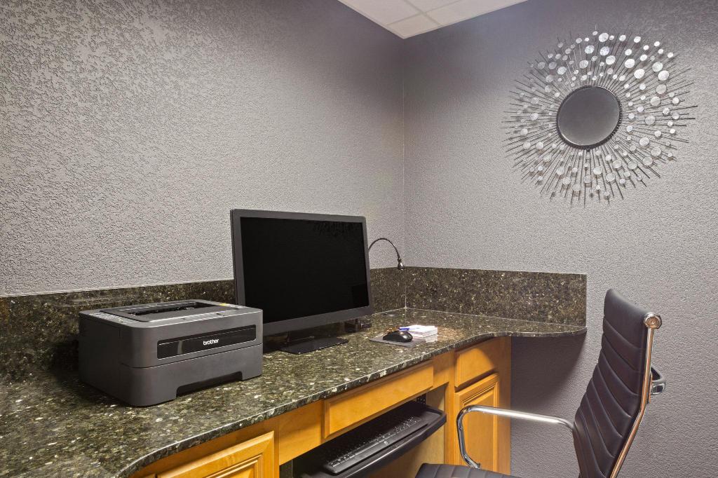 Holiday Inn Express & Suites Clearwater North - Dunedin