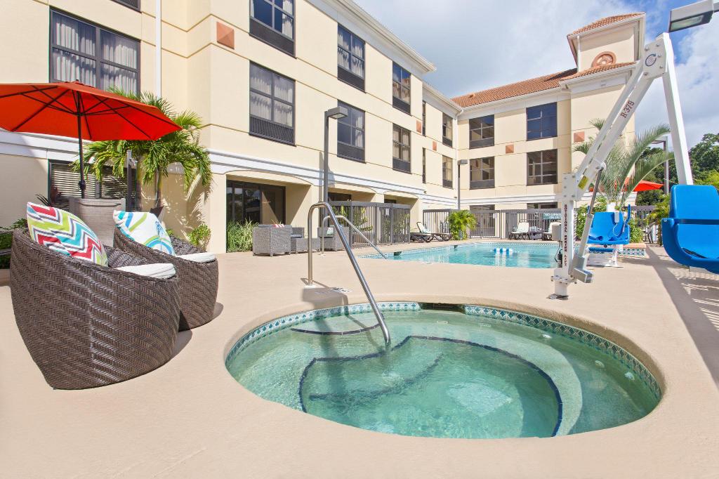 Holiday Inn Express & Suites Clearwater North - Dunedin