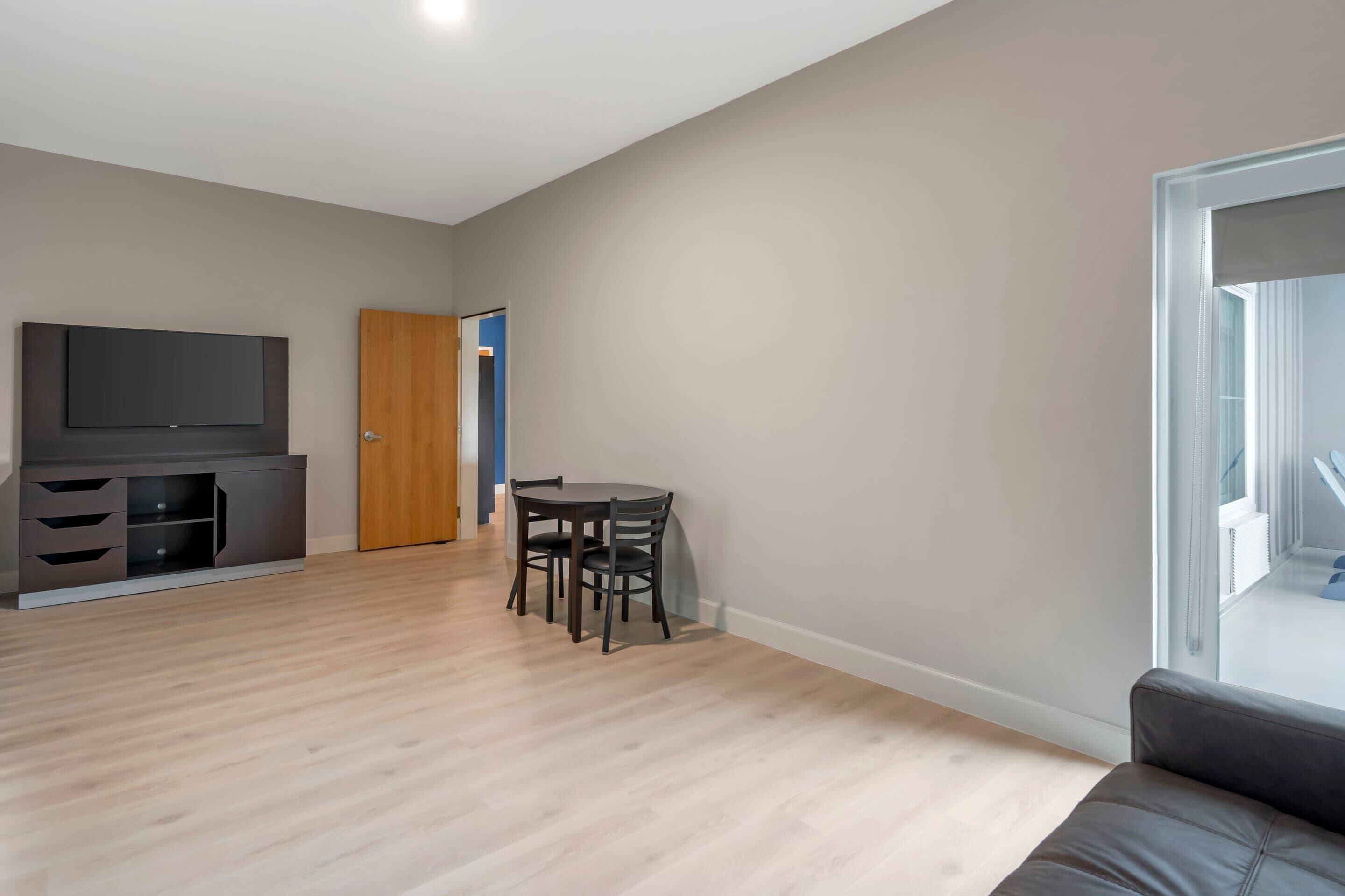 The J Hotel Dunedin Clearwater, an Ascend Collection Hotel