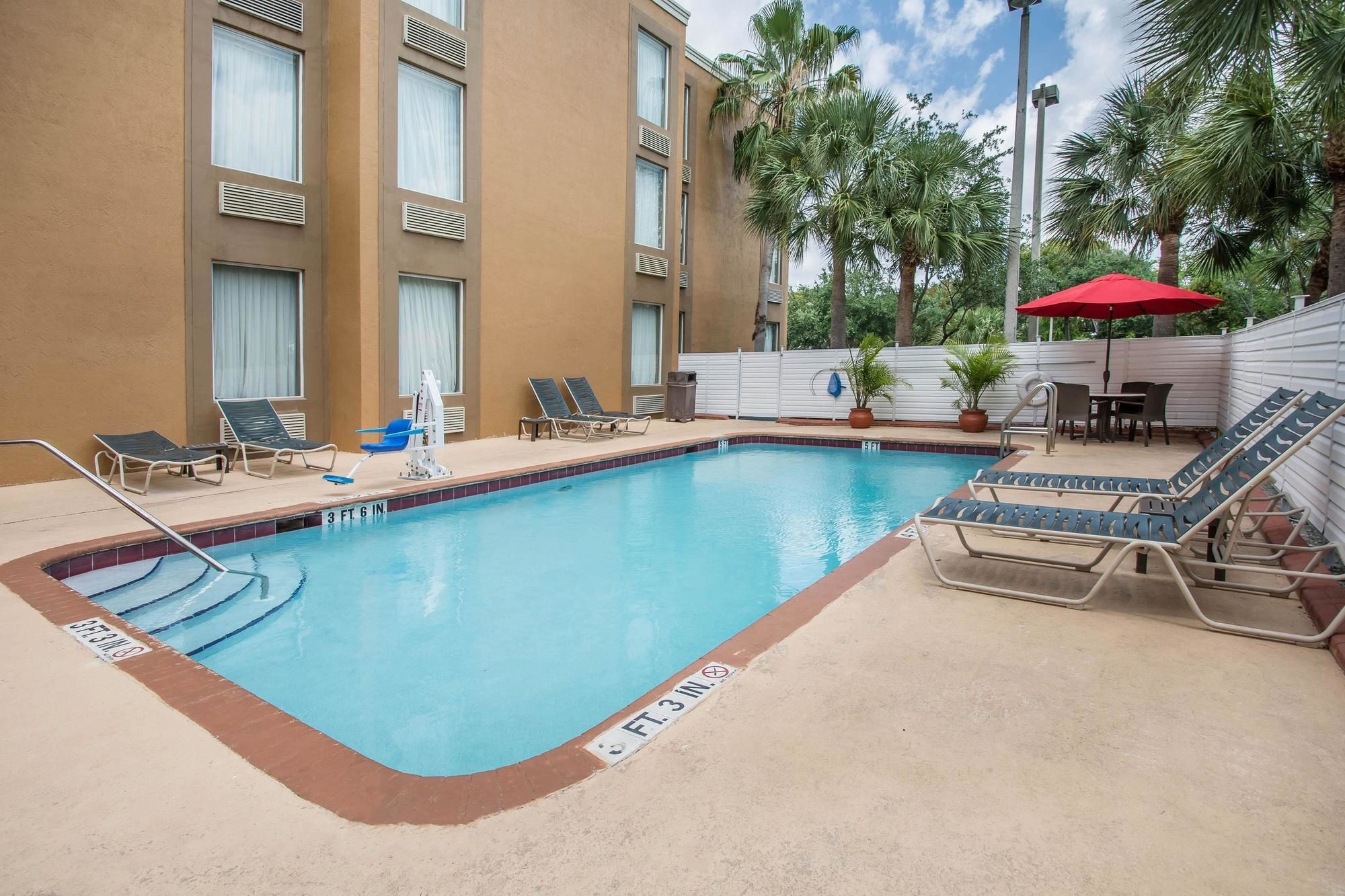 Comfort Inn & Suites Fort Lauderdale West Turnpike