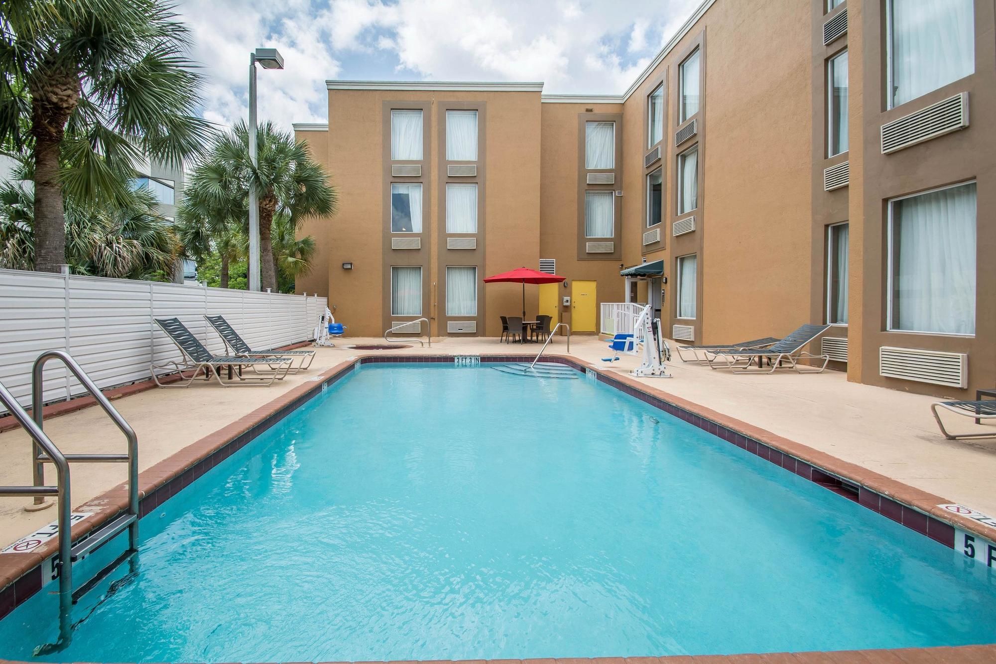 Comfort Inn & Suites Fort Lauderdale West Turnpike