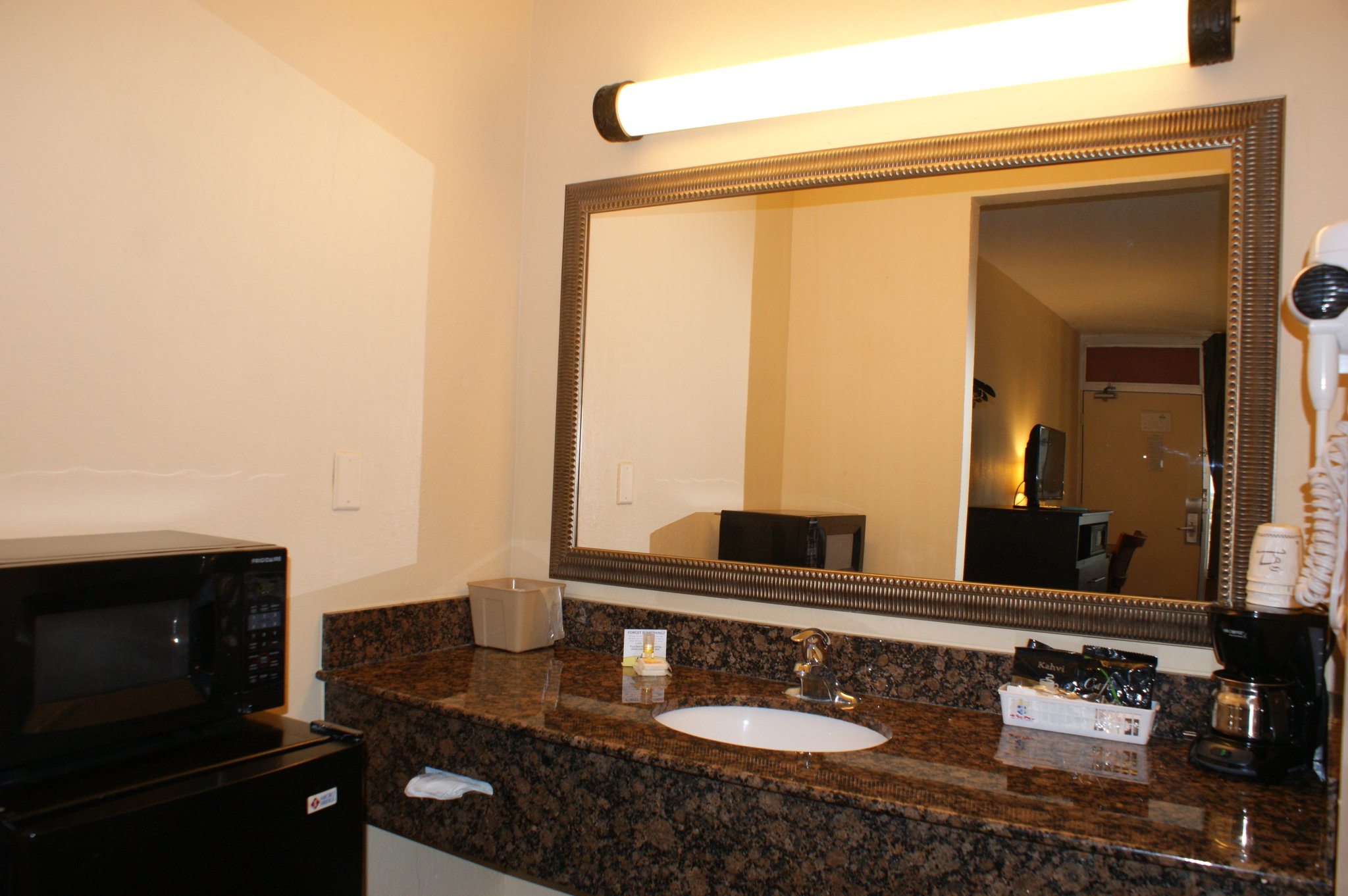 Days Inn by Wyndham Fort Lauderdale-Oakland Park Airport N