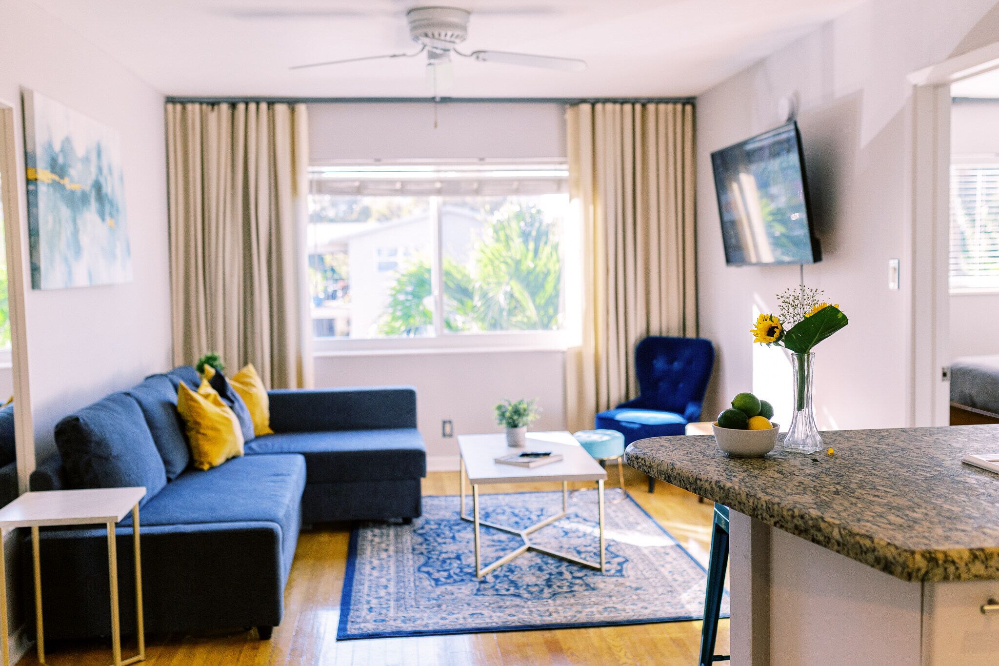 Galleria Apartments by Lowkl